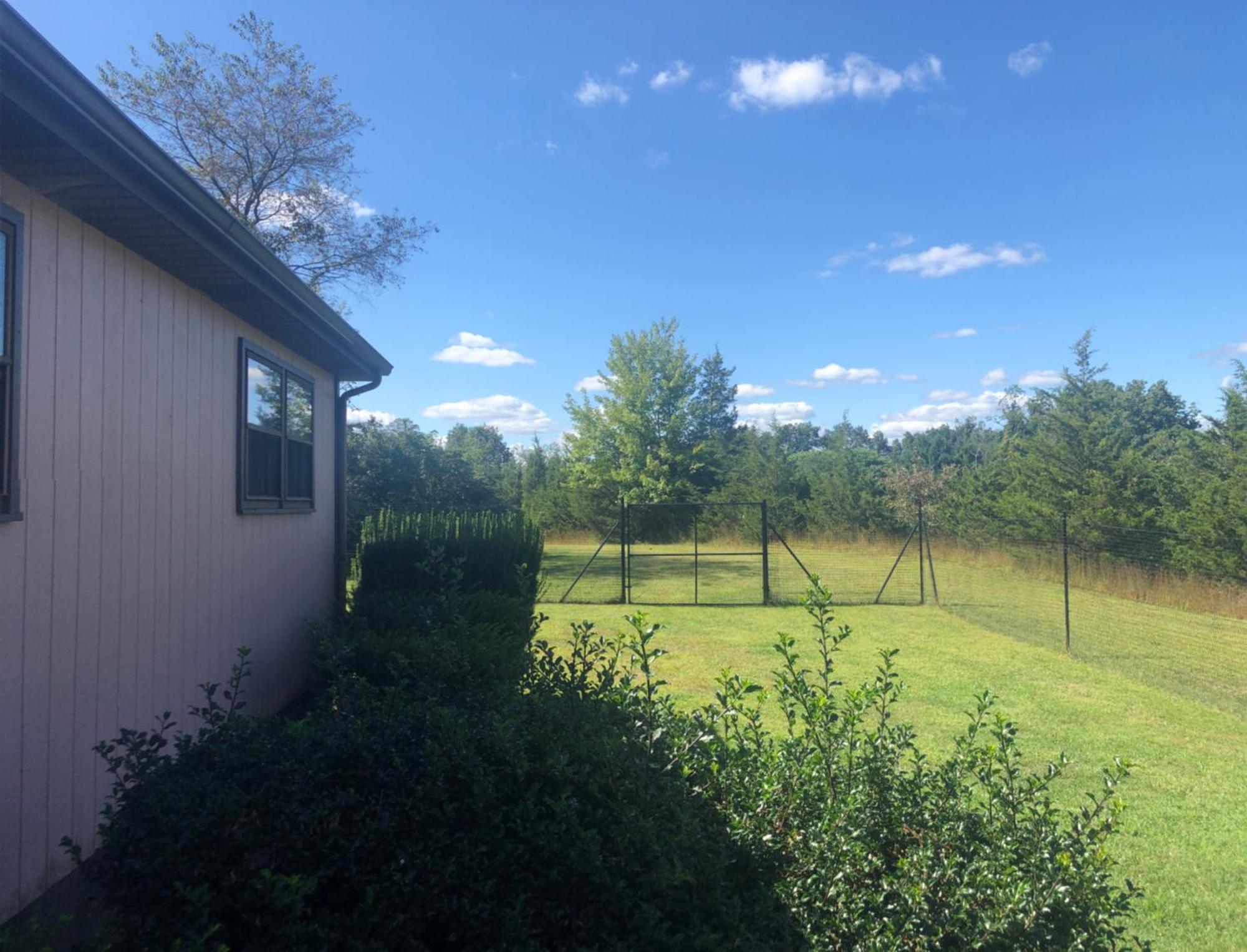 Fenced Yard Chalets From Good Dog Vacations At Big Valley Resort Sciota Exterior foto